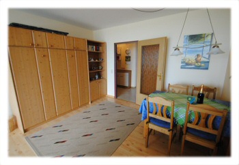 Schrankbett im Wohnzimmer